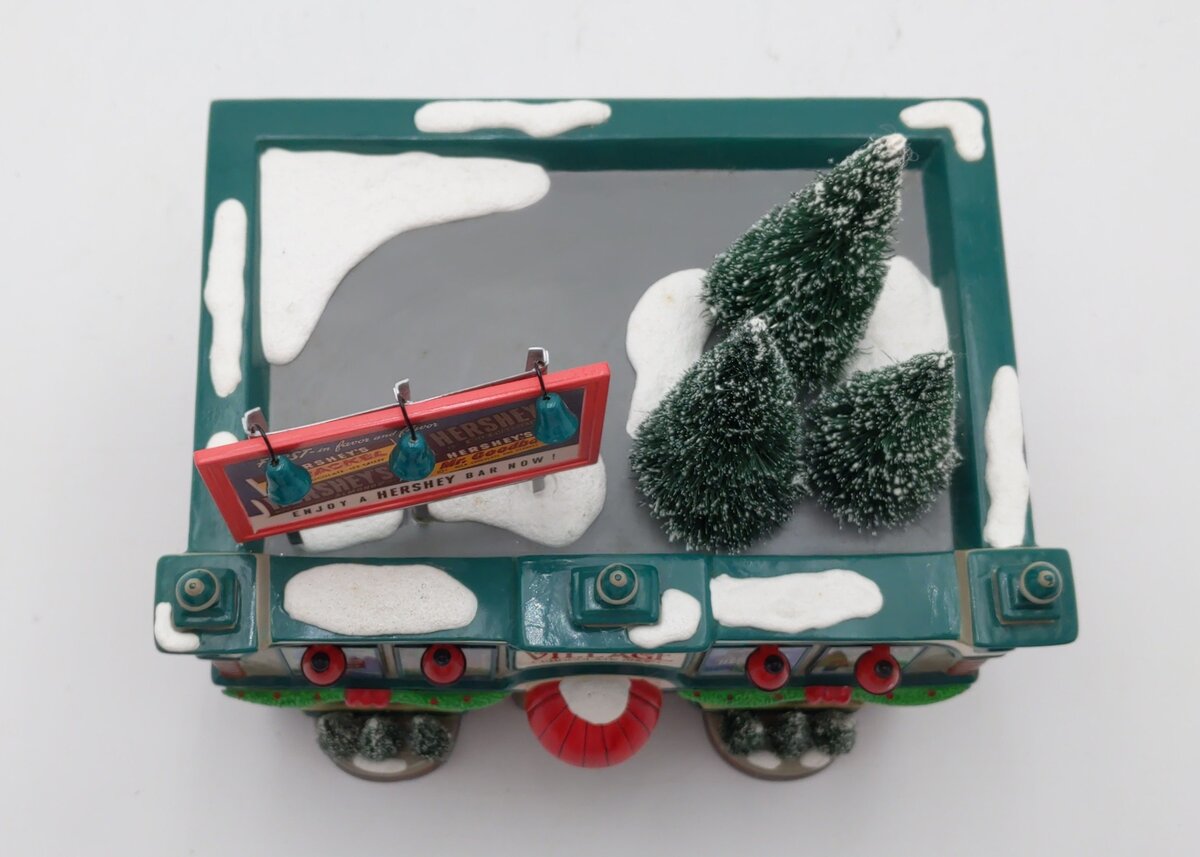 Dept 56 54913 Snow Village Hershey's Chocolate Shop LN/Box