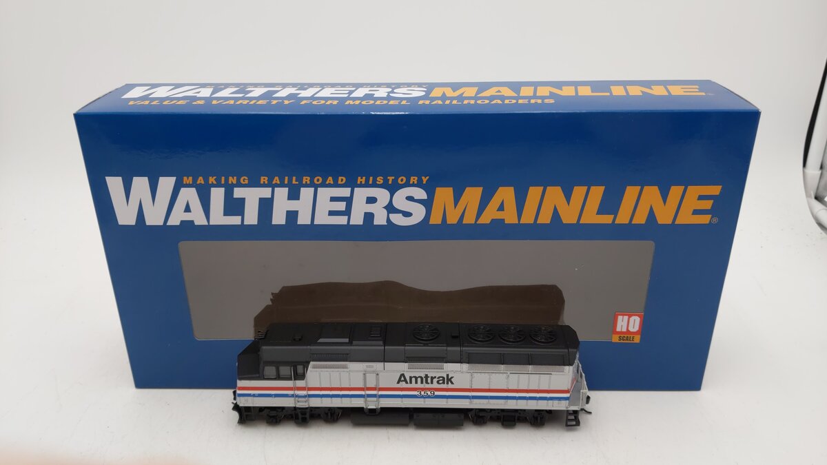 Walthers 910-19466 HO Amtrak EMD F40 Phase III Diesel Locomotive #359 w/ DCC