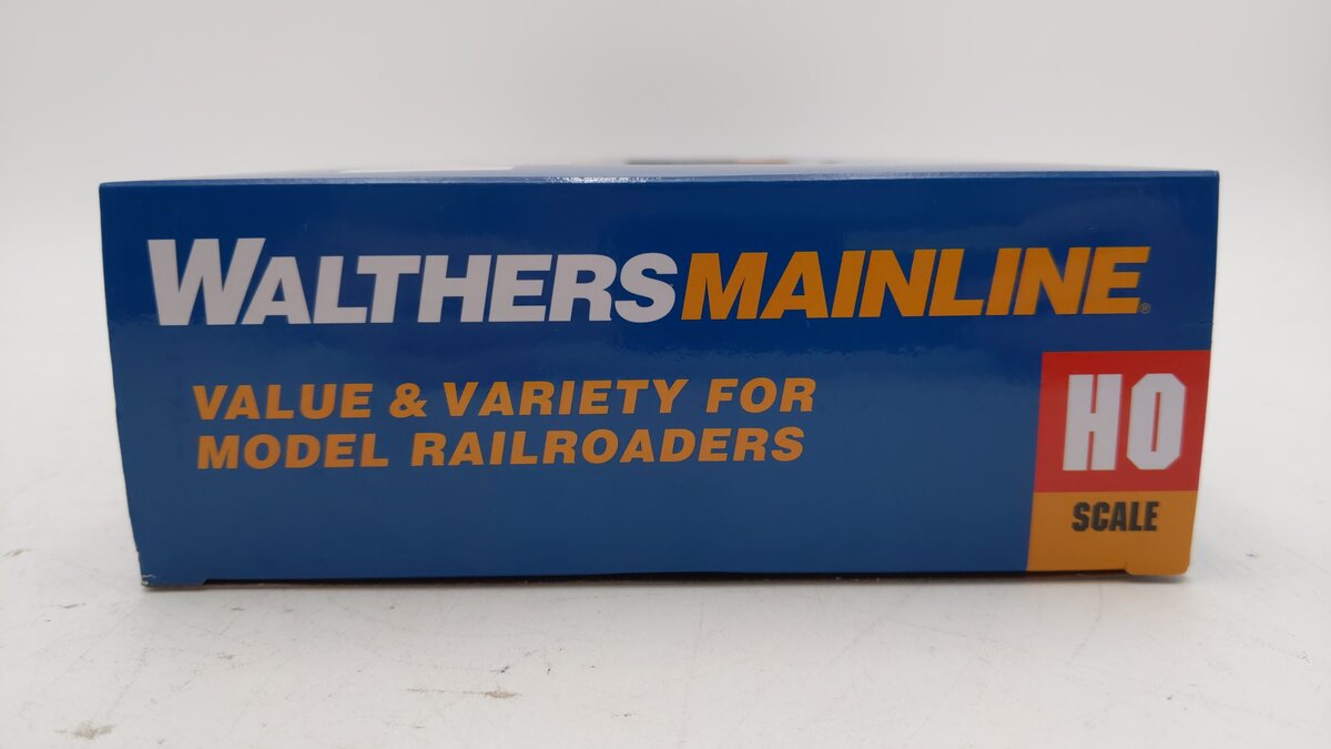 Walthers 910-19466 HO Amtrak EMD F40 Phase III Diesel Locomotive #359 w/ DCC