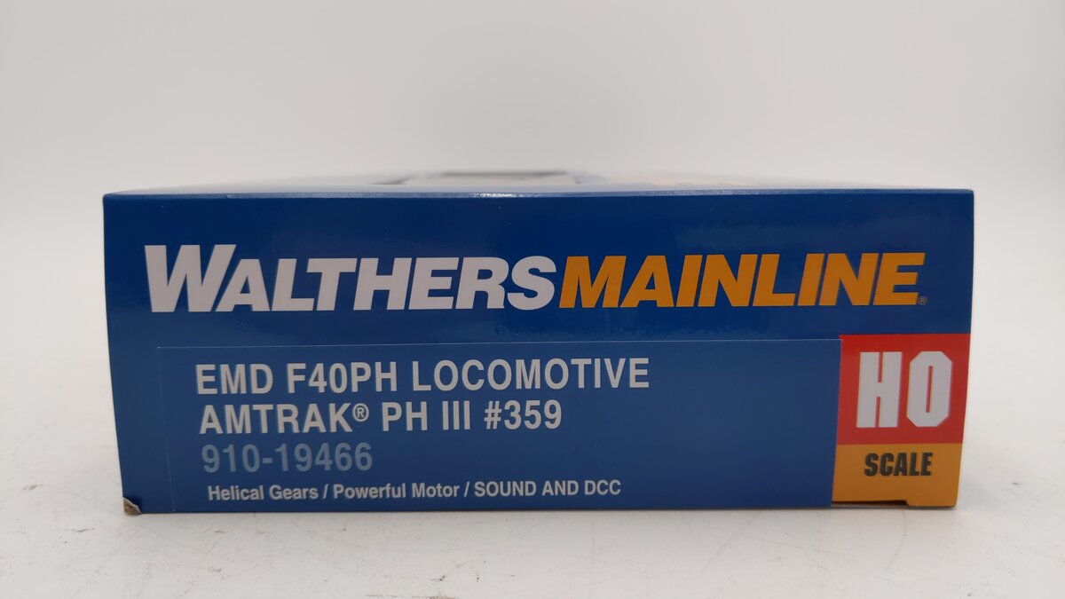 Walthers 910-19466 HO Amtrak EMD F40 Phase III Diesel Locomotive #359 w/ DCC