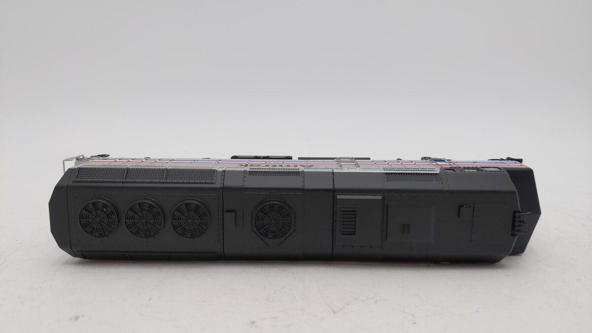 Walthers 910-19466 HO Amtrak EMD F40 Phase III Diesel Locomotive #359 w/ DCC