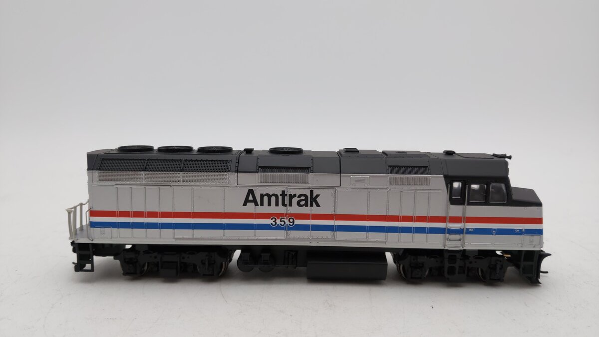 Walthers 910-19466 HO Amtrak EMD F40 Phase III Diesel Locomotive #359 w/ DCC