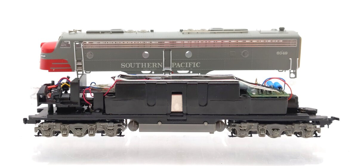 Proto 2000 21013 HO Scale Southern Paciifc E8/9 Diesel Locomotive #6049