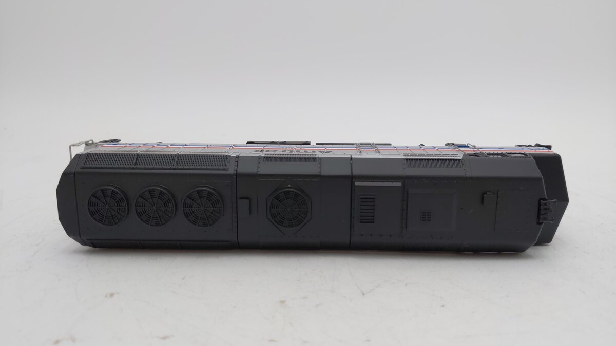 Walthers 910-19465 HO Amtrak EMD F40PH III Diesel Locomotive #338 w/ DCC
