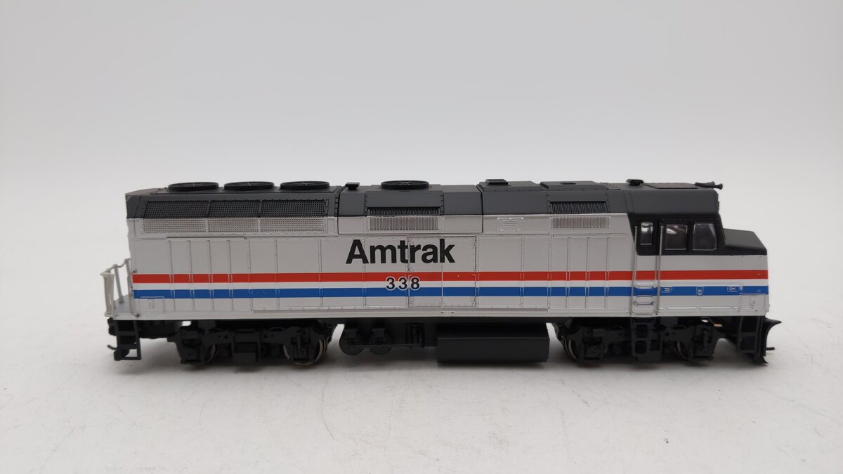 Walthers 910-19465 HO Amtrak EMD F40PH III Diesel Locomotive #338 w/ DCC