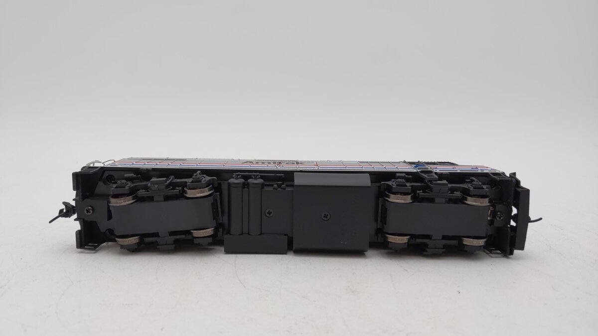 Walthers 910-19465 HO Amtrak EMD F40PH III Diesel Locomotive #338 w/ DCC