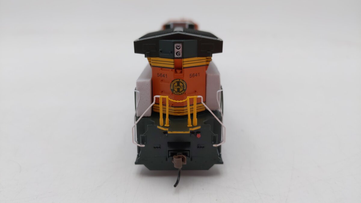 Roundhouse 97246 HO Burlington Northern Santa Fe/Heritage II AC4400CW #5641