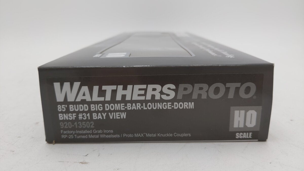 Walthers 920-13502 HO BNSF 85' Budd Big Dome Bar Lounge Dormitory #31