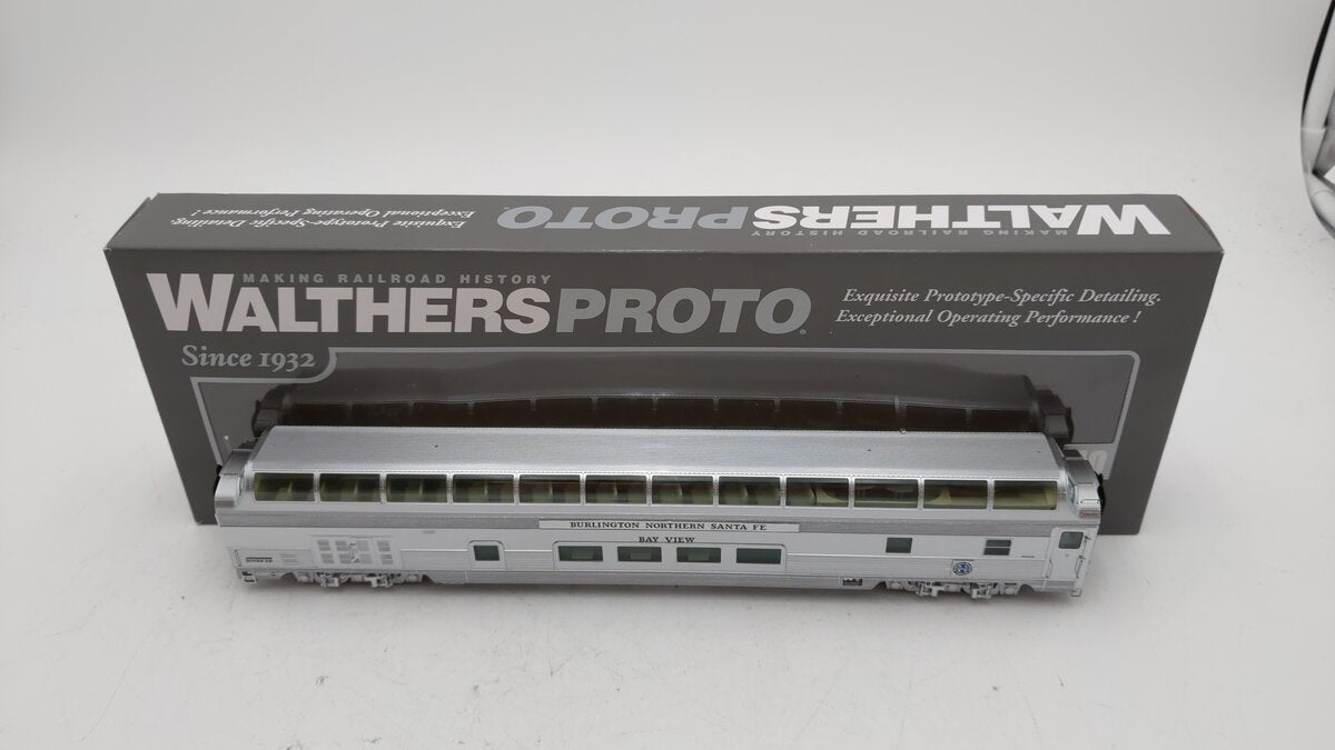 Walthers 920-13502 HO BNSF 85' Budd Big Dome Bar Lounge Dormitory #31