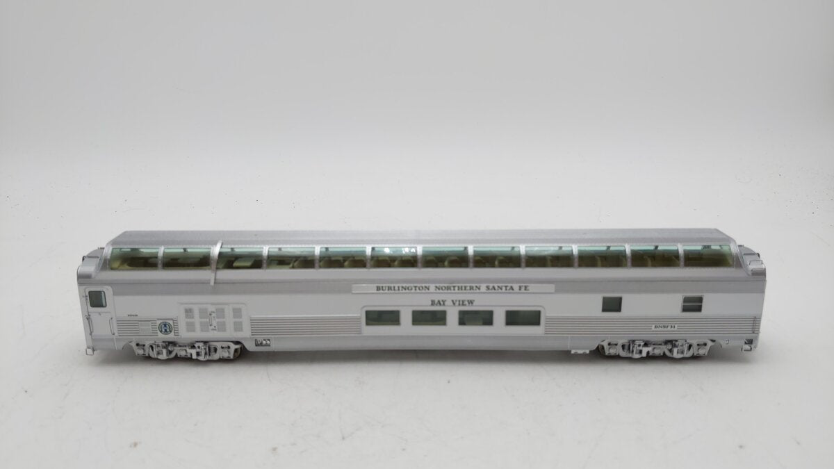 Walthers 920-13502 HO BNSF 85' Budd Big Dome Bar Lounge Dormitory #31
