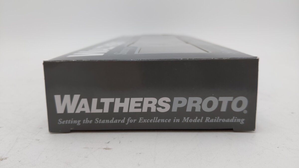 Walthers 920-13502 HO BNSF 85' Budd Big Dome Bar Lounge Dormitory #31
