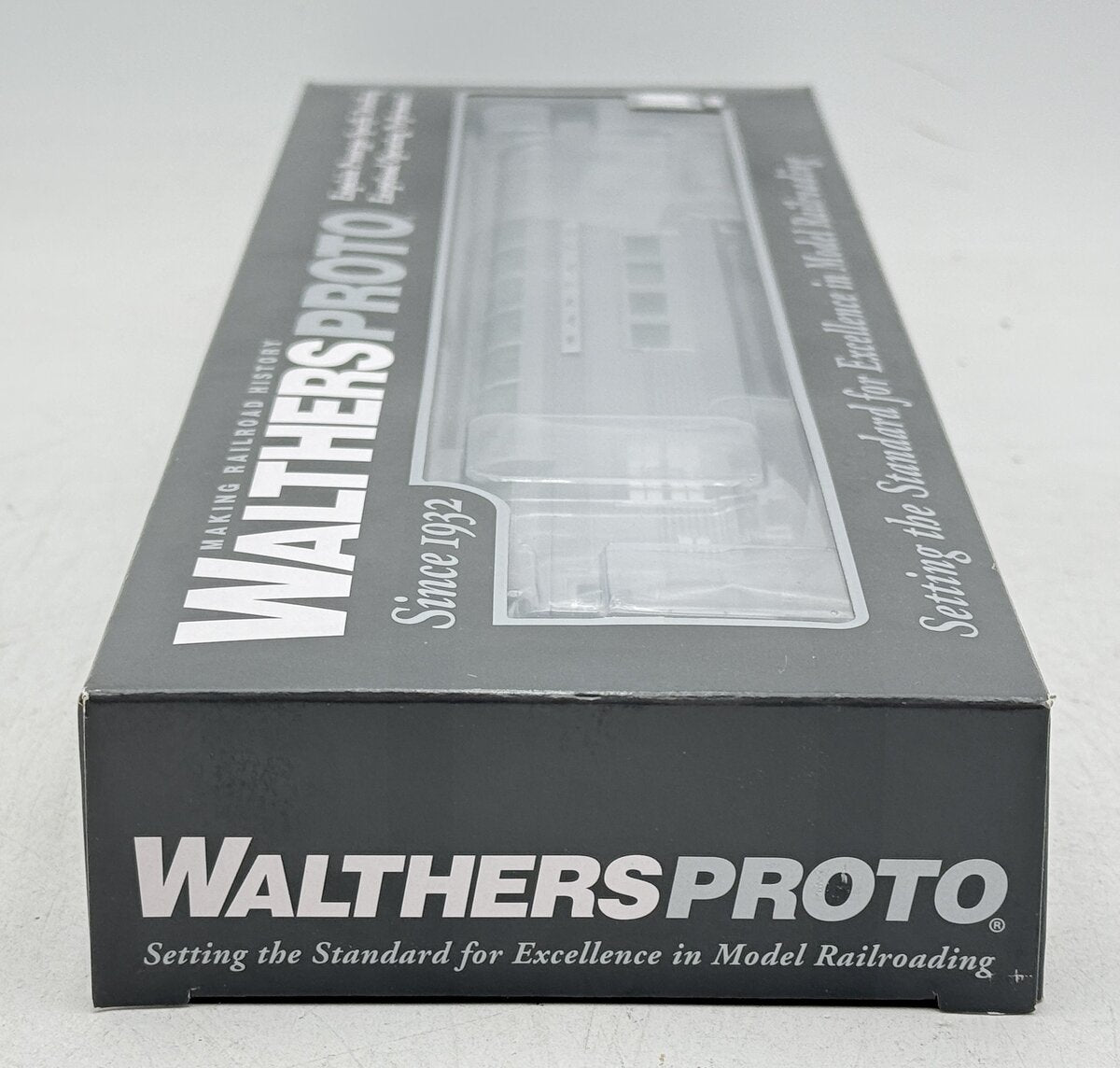 Walthers 920-13501 HO ATSF 85' Budd Big Dome Bar Lounge Dormitory #60