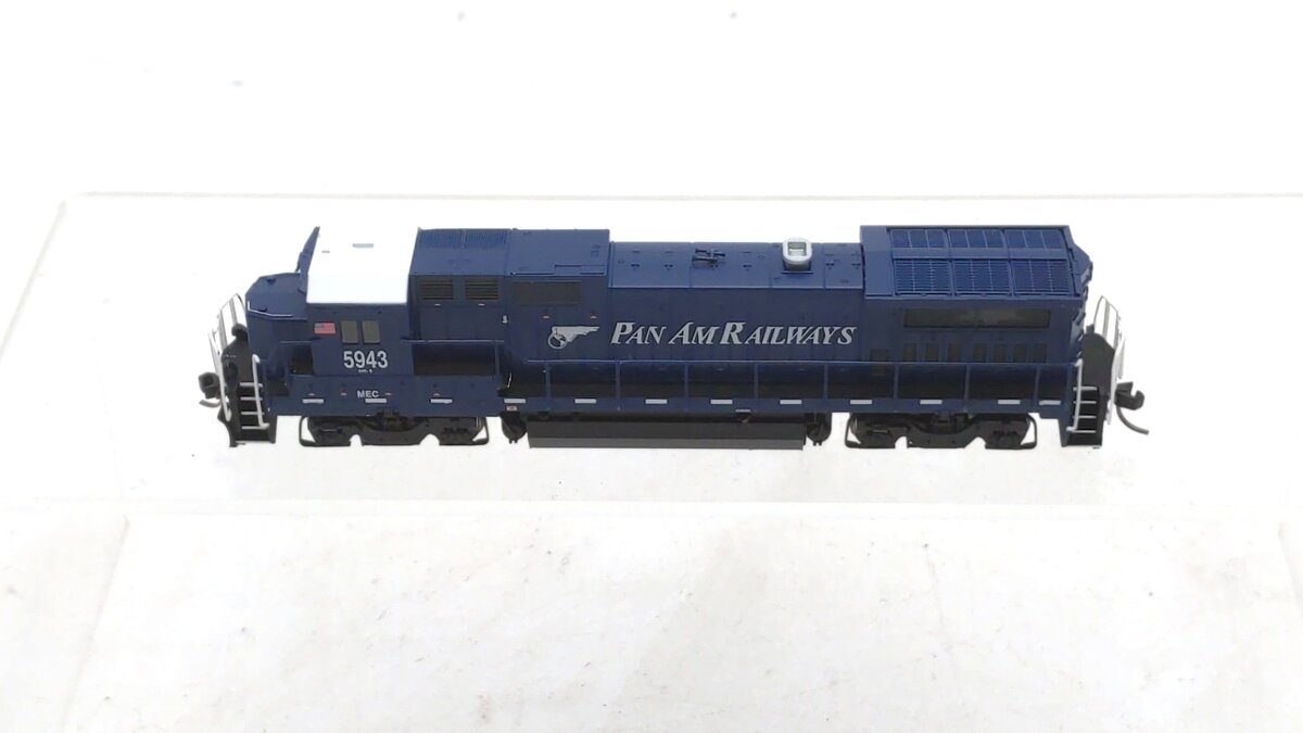 Atlas 40005169 N Scale Pan Am Dash 8-40B Diesel Locomotive with DCC/Sound #5943