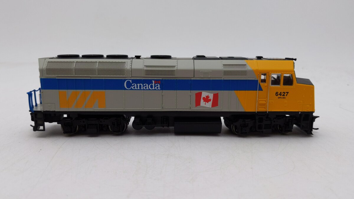 Walthers 910-19470 HO Canada EMD F40PH - ESU Sound and DCC #6427