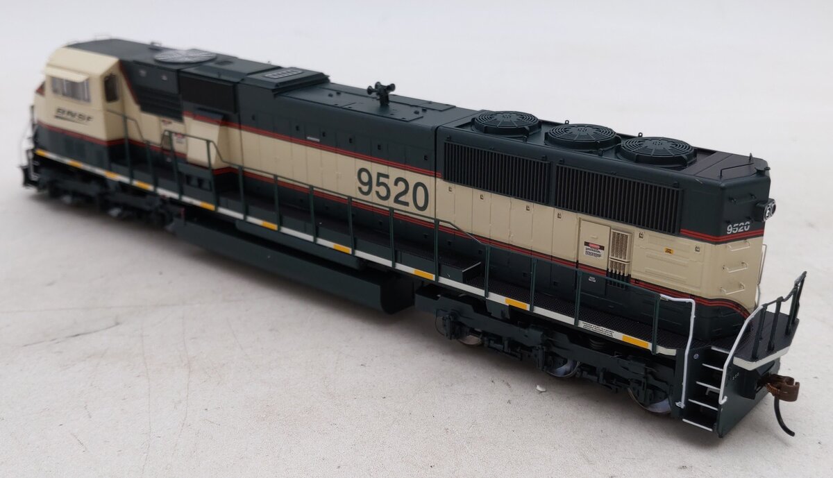 Athearn G64890 HO BNSF SD70MAC Phase lll Diesel Locomotive w/DCC & Sound #9520