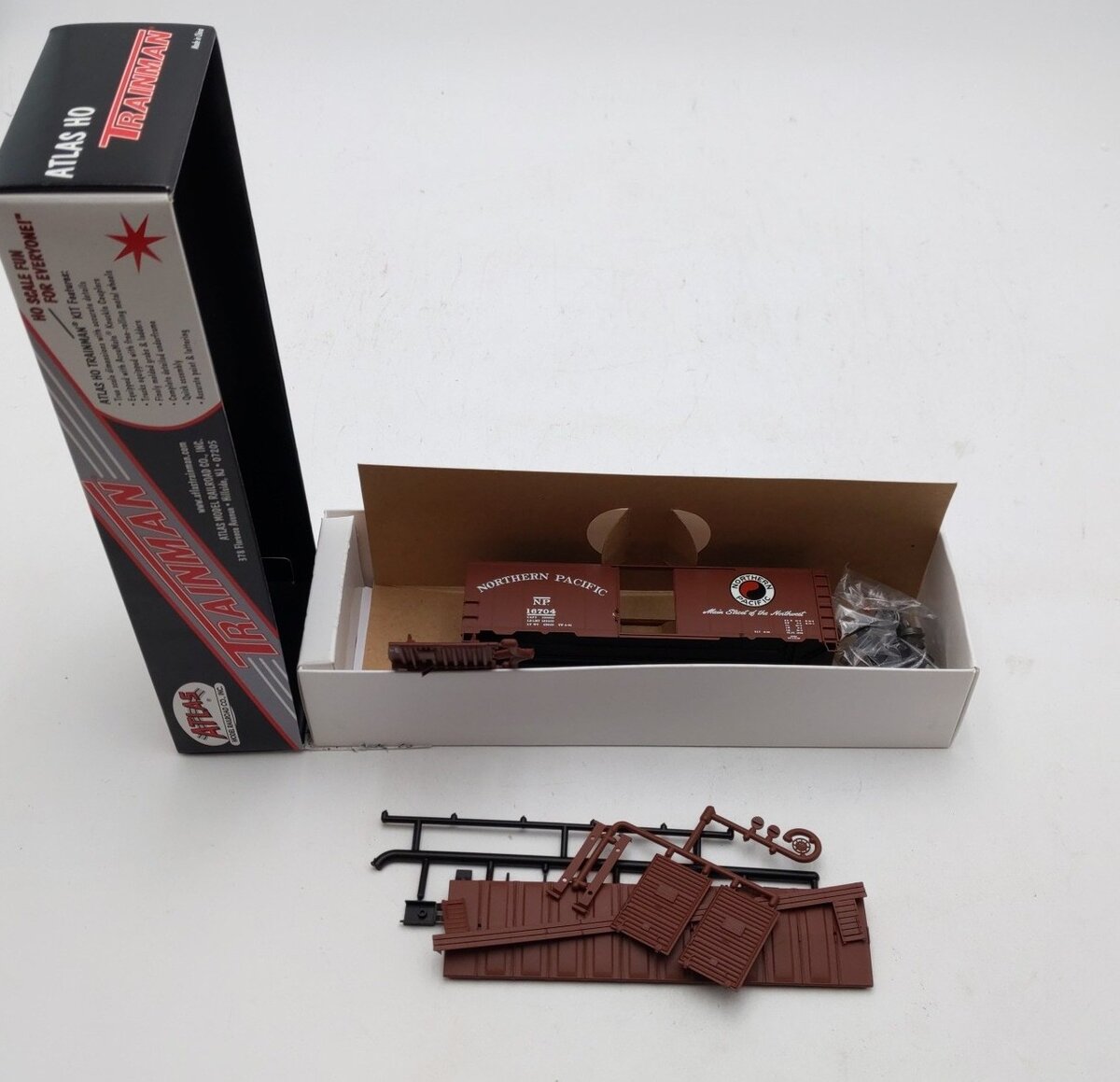 Atlas 21000009 HO Scale Northern Pacific 1937 AAR 40' Boxcar Kit #16704