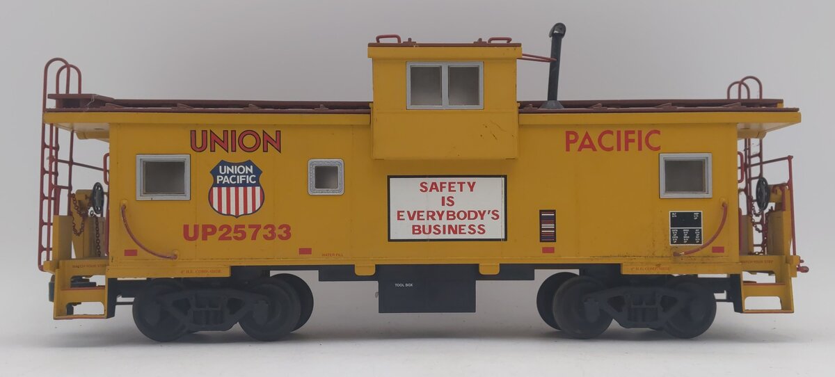 USA Trains 12103 G Union Pacific Extended Vision Caboose #25733 - Metal Wheels