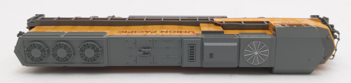 Kato 176-7608 N Union Pacific Flat Radiator EMD SD70M Diesel Locomotive #4198