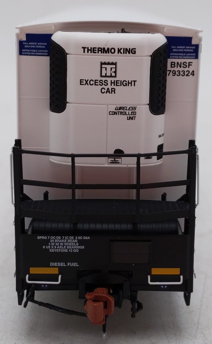 Scale Trains SXT38925 HO Scale Burlington Northern Santa Fe Boxcar #793324 NIB