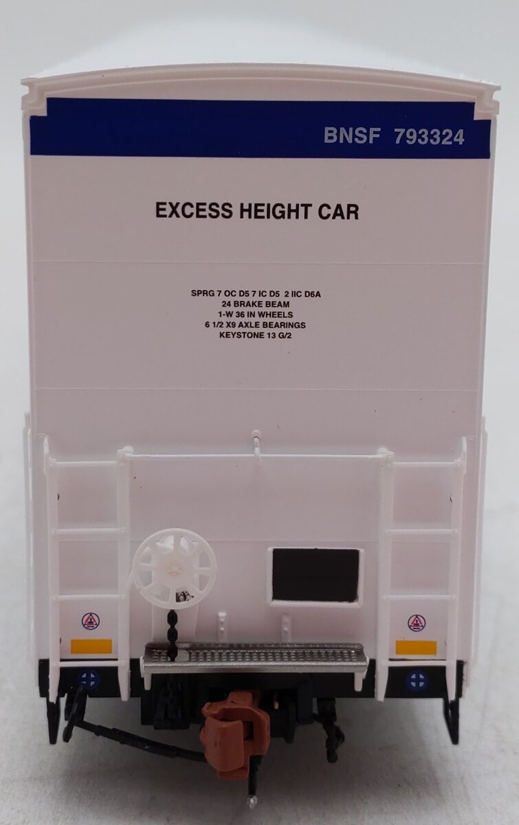 Scale Trains SXT38925 HO Scale Burlington Northern Santa Fe Boxcar #793324 NIB