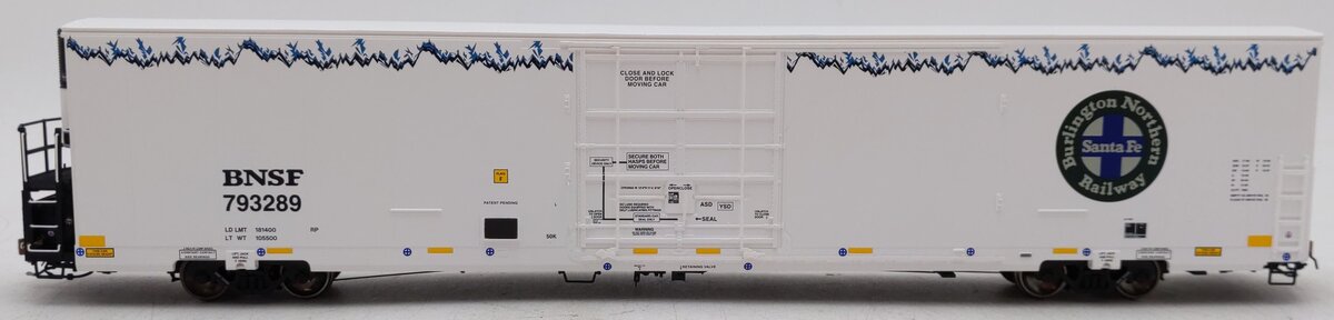Scale Trains SXT38913 HO Scale Burlington Northern Santa Fe Boxcar #793289 NIB