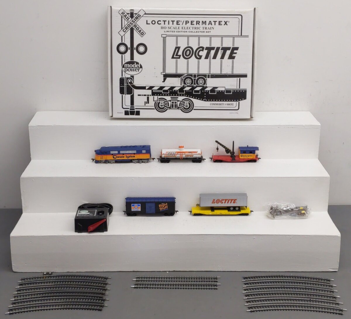 Model Power 800352 HO Scale Chessie System Diesel Locomotive Freight Set EX/Box