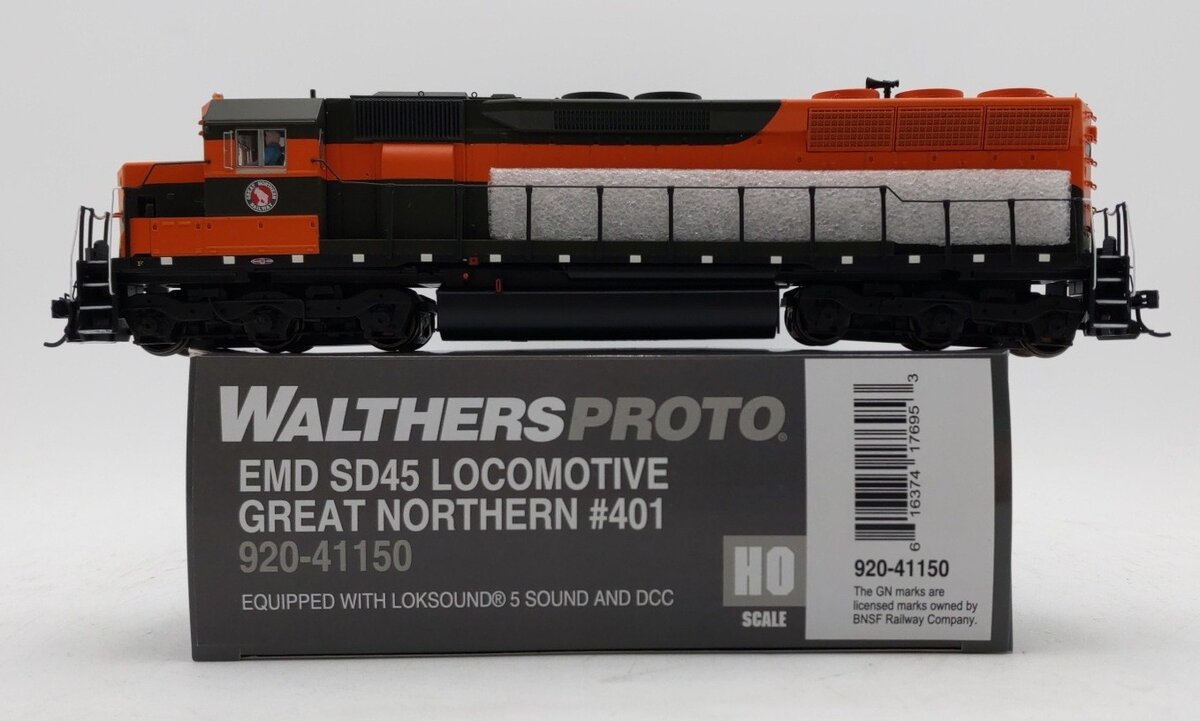Walthers 920-41150 HO GN SD45 Diesel Locomotive with LokSound 5 & DCC #401