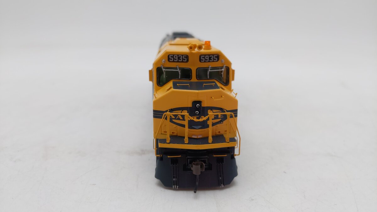 Athearn G67534 HO Santa Fe F45 Diesel Locomotive #5935
