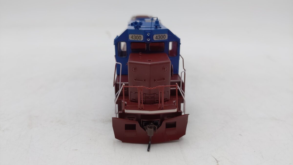Athearn 94737 HO Helm Leasing/HLCX GP40X Diesel Locomotive #4300
