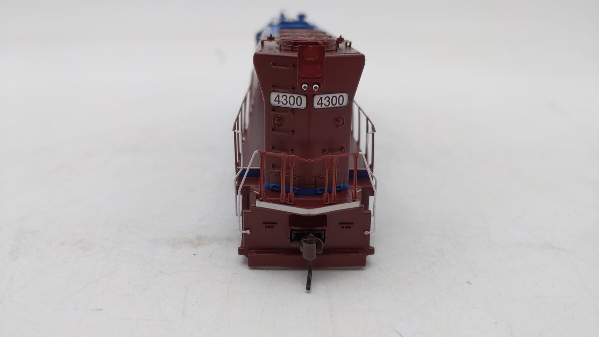 Athearn 94737 HO Helm Leasing/HLCX GP40X Diesel Locomotive #4300