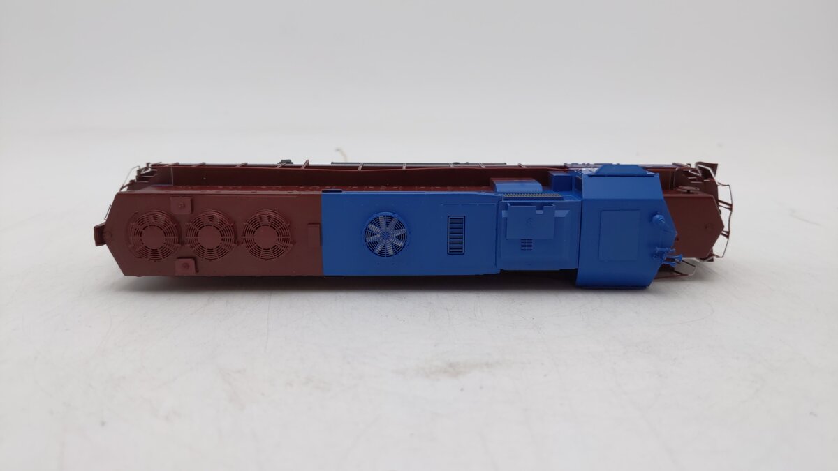 Athearn 94737 HO Helm Leasing/HLCX GP40X Diesel Locomotive #4300
