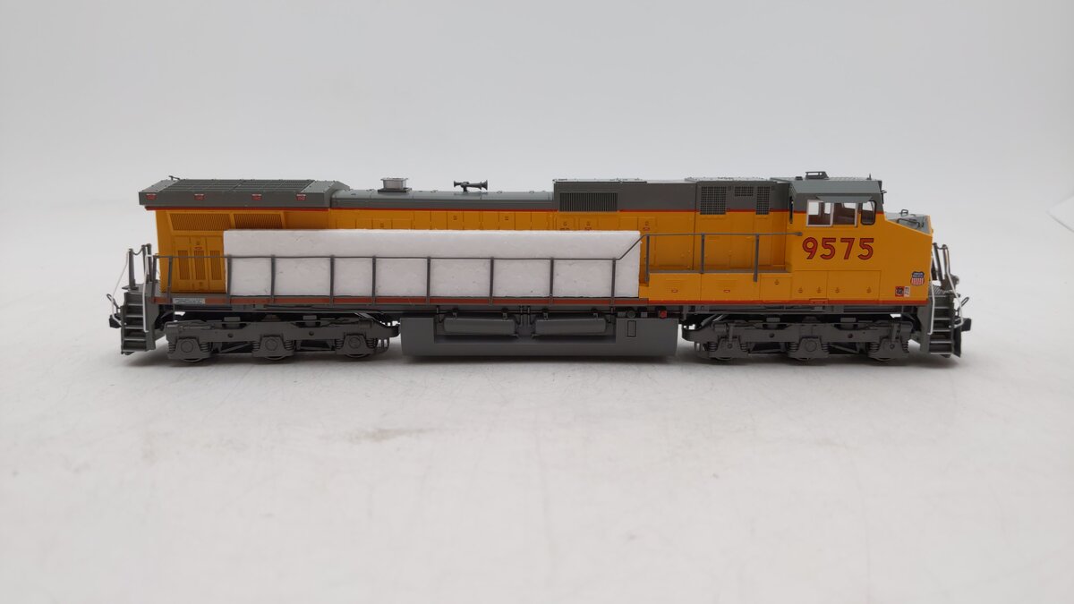 Kato 37-6626 HO Scale Union Pacific C44-9W Diesel Engine #9575