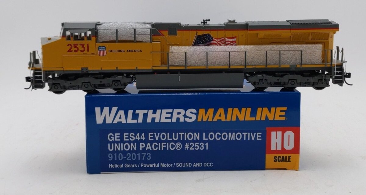 Walthers 910-20173 HO Union Pacific GE ES44AH Diesel Locomotive Sound/DCC #2531