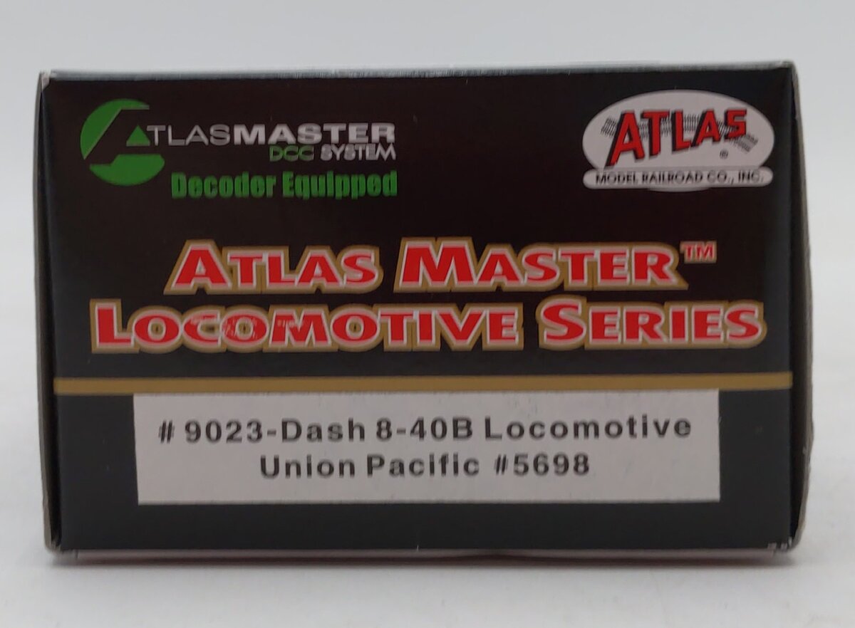 Atlas 9023 HO Scale Union Pacific Dash 8-40B Powered Diesel Engine #5698 NIB