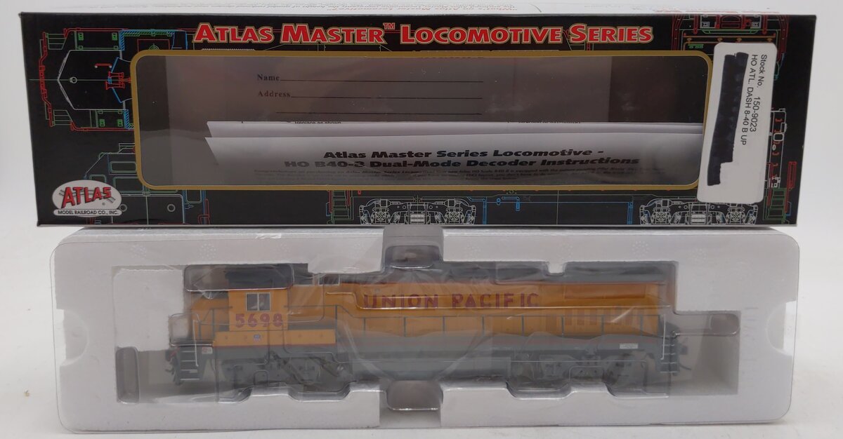 Atlas 9023 HO Scale Union Pacific Dash 8-40B Powered Diesel Engine #5698 NIB