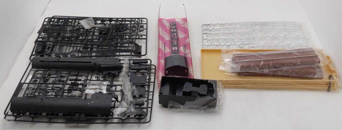 Otaki D 51 101 1:50 Scale Steam Locomotive Model Kit EX/Box