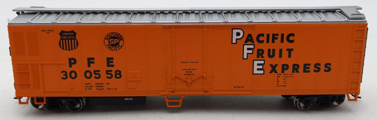 Athearn 75448 HO Pacific Fruit Express 50' Mechanical Reefer #300558