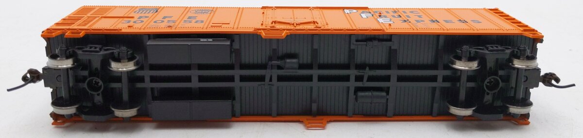 Athearn 75448 HO Pacific Fruit Express 50' Mechanical Reefer #300558