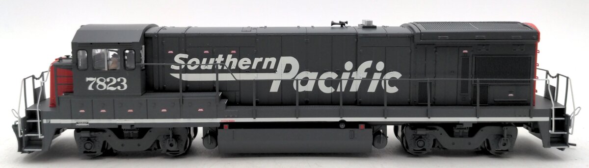 Atlas 10002079 HO SP GE B30-7 Phase 1 Low-Nose Diesel Locomotive w/Light #7823