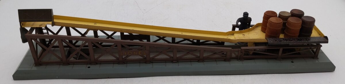 Lionel 362 Vintage O Operating Barrel Loader Ramp VG/Box