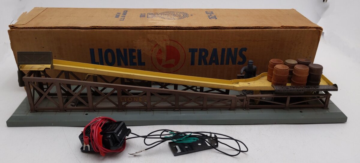 Lionel 362 Vintage O Operating Barrel Loader Ramp VG/Box