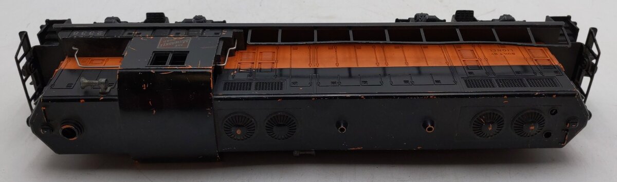 Lionel 2338 Vintage O Milwaukee Road Powered GP-7 Diesel Locomotive VG