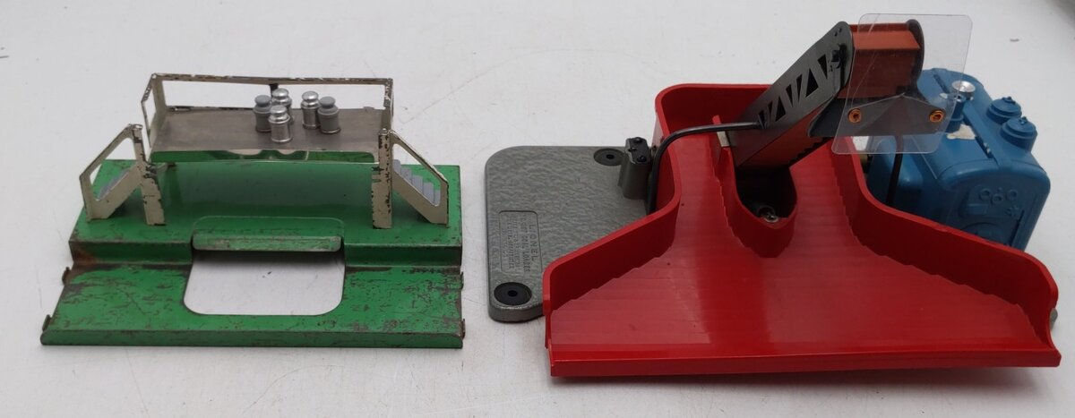 Lionel Vintage O Operating Coal Loader & Milk Car Platform: #397 & 3462 [2] VG