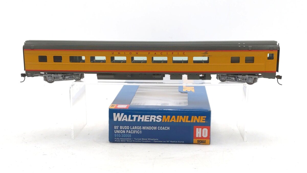 Walthers 910-30008 HO Scale Union Pacific 85' Budd Large-Window Coach Car EX/Box