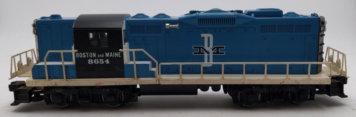 Lionel 6-8654 O Gauge Boston & Maine GP-9 Powered Diesel Locomotive #8654 VG/Box