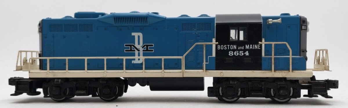 Lionel 6-8654 O Gauge Boston & Maine GP-9 Powered Diesel Locomotive #8654 VG/Box