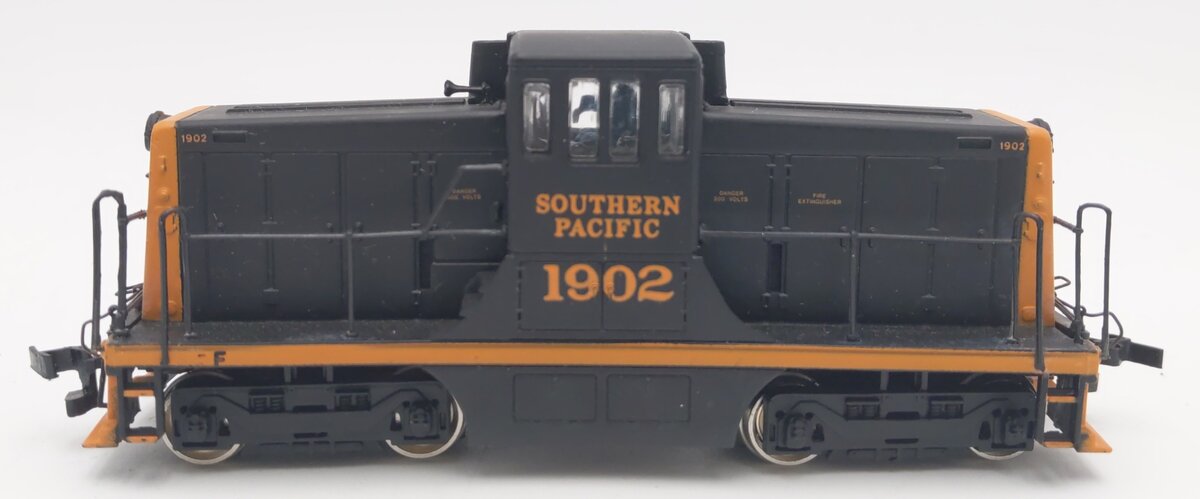 Bachmann 80017 HO Southern Pacific GE 44-Ton Diesel Switcher #1902