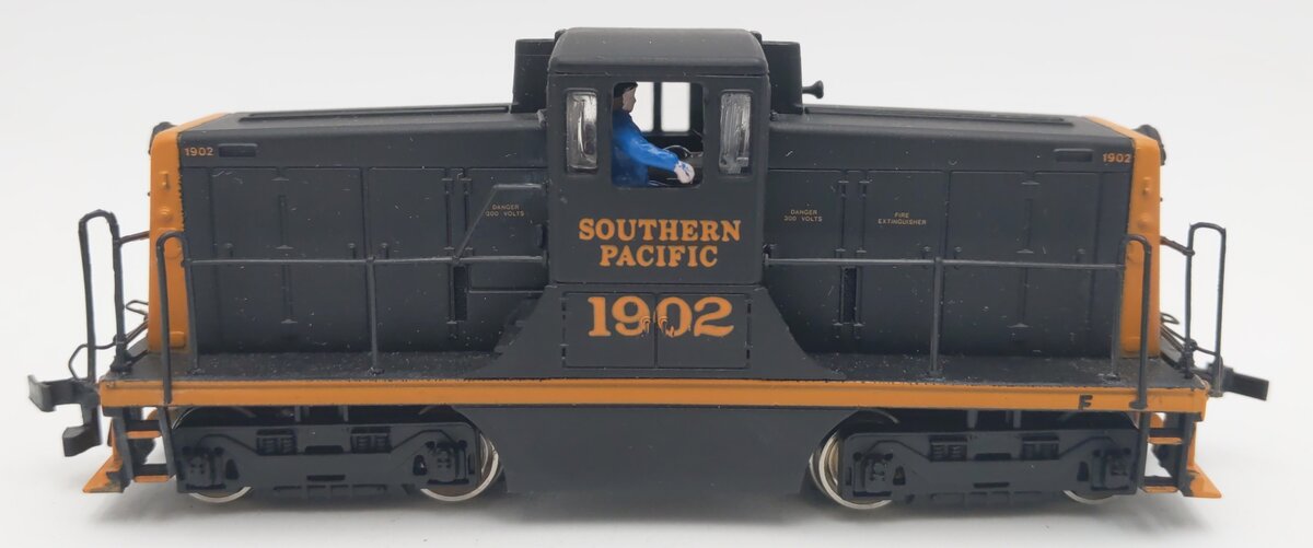 Bachmann 80017 HO Southern Pacific GE 44-Ton Diesel Switcher #1902