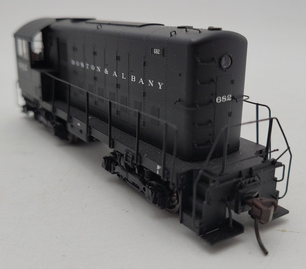 Atlas 10001591 HO Scale Boston & Albany HH660 Diesel Locomotive #682 LN/Box