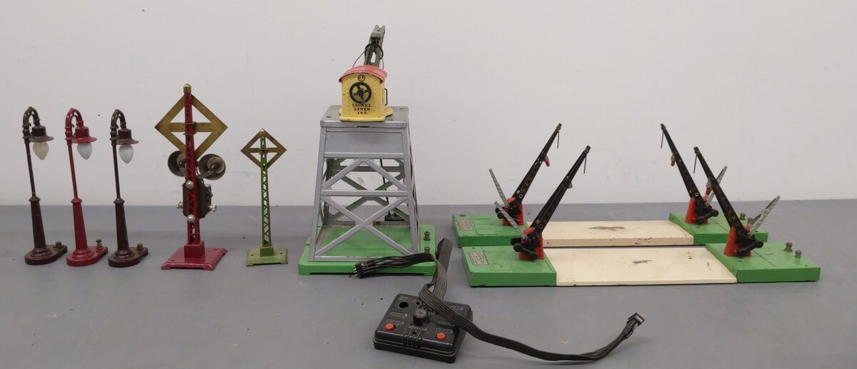 Lionel Vintage O Gauge Accessories: 068, 47, 165, Warning Bell & Streetlamps [8] VG